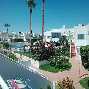 Precioso Con Piscina Y Garage Apartamento